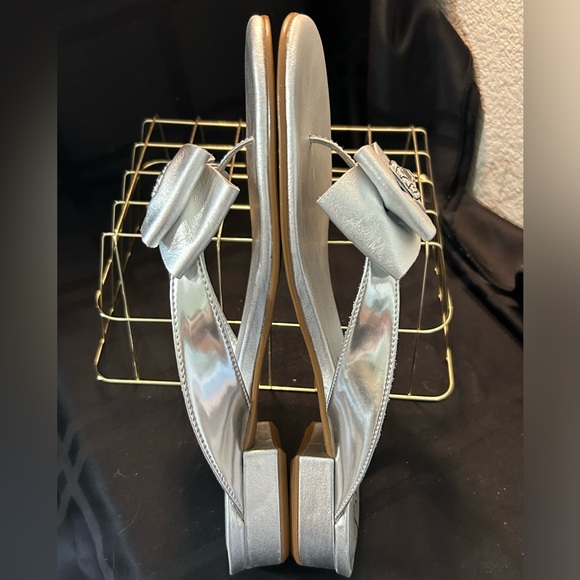 BRIGHTON ‘NELL’ SILVER METALLIC LEATHER BOW SANDAL w/Crystal Accent Sz. 7 - Picture 8 of 12